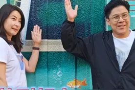 郭晶晶43岁生日，“晶刚”夫妻温馨互动，刚哥灿笑好可爱