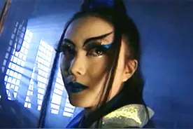 蓝色妖姬终于揭下面具，露出了真面目，令华人神探都震惊不已