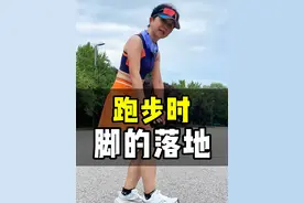 跑步脚落地时，像车轮滚动，自然勾脚全脚掌落地，教大家两个小练习，提高踝关节活动度#跟着石春健学跑步 #石春健小低高跑法 #小低高无伤跑 #超慢跑