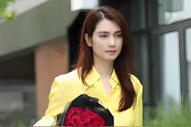 为何洪欣会爱惨了张丹峰？看到张镐濂和继父的关系，才发现其中的隐情#娱乐评论大赏 #内容启发搜索 #张丹峰和洪欣 #张丹峰说自己没戏拍 #洪欣到底离婚没