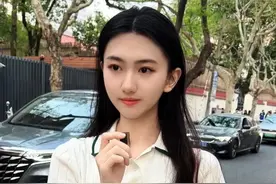 搞笑抽象的小姐姐 一千万不碰男人可以的 #上海 #街头采访 #恋爱 #情感 #搞笑女