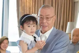 难以冲破基因枷锁！84岁刘诗昆娶小37岁神似贾玲的女徒弟，儿女一出生看傻了眼 #刘诗昆 #孙颖 #明星夫妻 #老夫少妻 #明星人物传视频封面