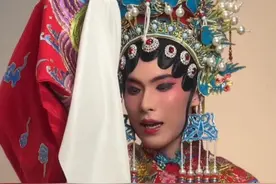 快来看19岁高甲戏演员惊艳变装，网友：仿佛回到了搬板凳看戏的日子！#谁说戏曲不抖音 #秀我中国视频封面