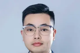 微信建群打麻将，居然被抓？！ 很多人都没意识到的法律风险！“很多人以为在微信群里拉人打麻将很正常，可你知道吗？这事可能涉嫌‘开设赌场罪’！”#宜黄律师 #抚州冯明昊律师 #打牌 #手机麻将 