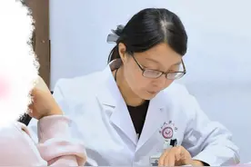 孕吐严重胎儿生长受限！ #医学科普 #胎儿发育 #孕吐 #孕产知识视频封面