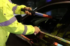 6月16日（报道）湖北黄石一男子网购“测酒神器”，酒后自测过关上路被查，竟达到了醉驾！#大象主播说 @大象新闻主持人陈静华