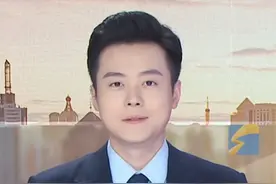 郑州一海洋馆招“首席摸鱼官”！6月18日，郑州海昌海洋公园发布月薪三万招募“首席摸鱼官”的活动，引发全网关注。官方信息显示，“首席摸鱼官”主要职责就是搭档点斑原海豚和游客互动，传播海洋文化，月薪高达3万元，每天工作仅2小时。#海昌海洋公园 #海洋公园 #高薪招聘 #海豚 #摸鱼