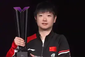 9月15日，#孙颖莎 发文纪念澳门卫冕：感谢中国乒乓球队这个伟大的集体，荣誉属于大家。WTT澳门冠军赛夺冠后，孙颖莎与#王楚钦 合拍冠军城市宣传照。