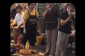 猫掉火锅：小猫掉进火锅里，老板娘不仅全额赔偿还带小猫去看病， #小猫 #格局 #火锅