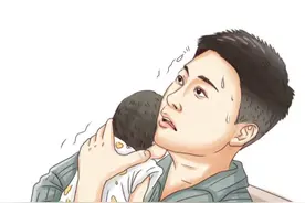 #父亲节快乐 第一次，他小心翼翼地抱起你；第一次，他送你去幼儿园；第一次，他送你出嫁……时光流转，换你追着他喂饭，就像小时候他对你那样。#父爱是人间的山