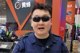 跟着老铁来看看交警展有哪些新装备！ #交警 #展会现场 #警察 #非致命性武器