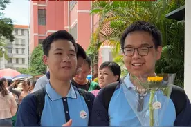 #中考 结束，考生大步流星走出考场，直言试卷太简单，已经拿下了！