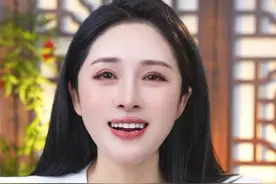 好运气！80后男子花15元买彩票中1800万，真好运锦鲤 #80后男子花15元买彩票中1800万 #彩票 #社会百态 #小月说 #抖音热评视频封面