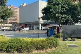 标题 香港小哥跑到深圳玩卡丁车，103元包场任玩，太值玩了