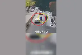 网约车载孕妇急需送医 铁骑一路喊话开道赢得宝贵时间视频封面