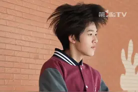 重庆课间操都已经发展成这样了吗？重庆市第八中学校学生课间操“嗨跳”《APT》！你上学时候，跳的哪套课间操？#官俊臣 #校园生活 #TF家族视频封面