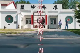 北京厚朴中医诊所十一周年庆 又是一年端午，北京厚朴中医诊所十一周岁了。秉承着徐老师恢复传统中医治疗模式的理念，北京厚朴中医诊所全体医师、理疗师不忘初心，用厚朴学习的知识、技术，运用针药、艾灸、刮痧、按摩，实践“调形调气调神”，服务患者，传播中医理念，同时也在更好的继承发扬传统中医的路上不断前行。#生日 #周年庆 #端午 #徐文兵 #厚朴中医