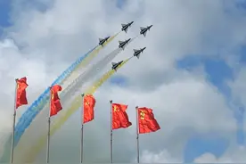 向着胜利——谨以此片献给人民空军成立75周年（来源：新华社）视频封面