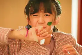 米小圈一觉睡醒竟然长大了，还被姜小牙拽走参加同学会的聚餐