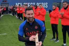 球王回归，列队欢迎！#梅西 #大巴黎视频封面