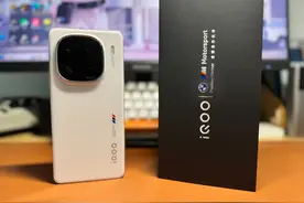 IQOO 12开箱！ 近几年来产品力最强的一代iqoo