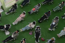 不能使用电子设备，不能上厕所吃饭，宁波一商场举办“躺平”比赛，前三名分享价值4000余元大奖#躺平大赛 #宁波