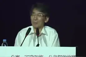 有史以来最年轻的科学院院士——薛其坤9 老小孩？薛其坤院士与施一公老师比吃苦，没想到施老师这波在大气层。感谢所有为国家发展而无私奉献的科学院士。#薛其坤 #施一公 #无私奉献 视频封面