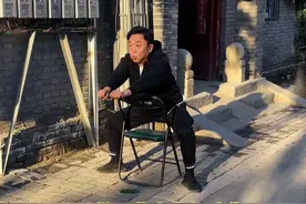 #于谦无实物表演骑马 还以为于大爷腿抽抽了！！这神神叨叨走来走去的，是在干嘛呢？#中国年青马大赛 #年青骏马逐梦西坞 #于谦喊你来撸马 视频封面