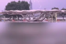 闪电击中紫峰大厦瞬间画面，被南京市民偶然拍下视频封面