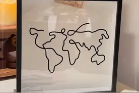 把有意义的票根收纳在这个相框里，就能变成一副有温度的装饰画啦！X