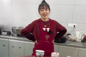 奶奶出院了，亲戚朋友来看望给奶奶拜年，提前一天就开始做菜，多做一些好吃的来感谢她们，希望她们能吃的惯…视频封面