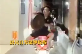 6月18日6时50分，广东省水文局肇庆水文分局测得绥江怀集站水位达55.2米，系建站以来历史最大洪水。17日晚，怀集县居民自发骑摩托车上街敲锣，提醒居民注意安全。全县中小学校（幼儿园）18日继续停课，防汛水文测报应急响应已于当日0时从Ⅲ级提升至Ⅱ级。（新京报我们视频）