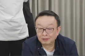 “雷军周边”尽是“总”，#凡客CEO称人生被改变 ，“必须对得起雷总带来的流量”#雷军 #陈年 #凡客诚品 #带货