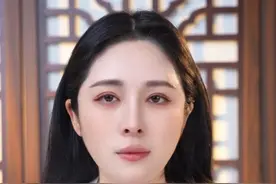 长得太美像AI？西安美院的聋哑女孩火了。 #宸玥 #西安 #聋哑女孩 #小月说 #抖音热评视频封面