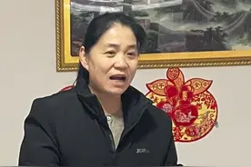 #尹春燕被洪水冲走前紧急通话录音令人动容  【村党支部书记尹春燕失联前留给村民的一段录音：我忙不过来了……】7月23~29日，北京出现强降雨。7月26日，北京市怀柔区琉璃庙镇孙胡沟村，党支部书记尹春燕及爱人、党员蔡永章，在逐户组织群众转移时不幸被洪水冲走……8月2日，记者来到了怀柔区受灾群众安置点，一位村民的手机通话时自动保存了与尹春燕书记的电话录音。（记者 李典超 张佳琪）