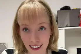 德国女友第一次吃榴莲和皮蛋， 全程爆笑，如果不是当面做的，小妮子还以为我下'毒'了...#外国女友 #情侣 #恋爱 #搞笑 #挑战