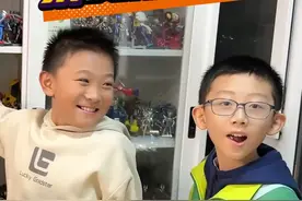 粉丝来鹿子也家做客，满柜子布鲁可积木！拆变形金刚星辰版