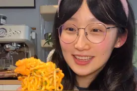 土豆泥火鸡面也太适合夜宵吃了！土豆脑袋快at闺蜜给你安排~#土豆的神仙吃法 #土豆泥火鸡面 #闺蜜 #夜宵