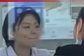 阿姨在银行办理业务时忘记密码，在柜台前边唱歌边回忆。#银行 #惊不惊喜意不意外 #憋住不准笑视频封面