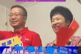 中国花样游泳首夺奥运金牌，队中“尖子”常昊妈妈通过电视见证了队伍夺金的全过程，说到把金牌放在哪儿，常昊妈妈说“想捧着金牌睡觉”#2024巴黎奥运会  #中国花样游泳队  #常昊 #巴黎超前线视频封面