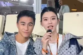和By2姐妹俩谈恋爱有私生子又和妹妹过于亲密?7月31日何猷君发文连说三个“假的”辟谣：不要看见女性和谁合张影，就联想恋爱生子，请放尊重点