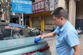 重庆荣昌市民自发组建车队，为来荣游客提供免费接送服务。 #千年荣昌等你来 #五一 #免费车队 #迎游客视频封面