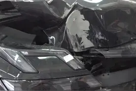 2月18日，河南郑州，领克车车头被撞破，气囊未弹出，“安全气囊光自己安全了”，4s店：车不允许拍摄，等质检结果#河南dou知道 #都市接到办