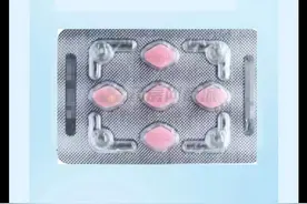 西地那非的副作用和危害有哪些是一定要知道？ 长期服用可能增加心血管疾病的风险,因此不建议患者长期服用此药。 需要注意的是,在服用枸橼酸西地那非片期间应避免饮酒,因为酒精会增强药物效果,可能会导致低血压等不良反应的发生。同时,患者还要注意定期复查,以便及时发现并处理可能出现的副作用或并发症。#硬核健康科普行动  #西地那非 #西地那非原研 #西地那非片 #西地那非口崩片视频封面