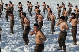 冰天雪地，热血练兵！零下20℃，武警战士赤膊上阵开展抗寒训练！（来源：@新疆武警 ）