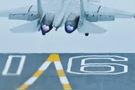 歼-15挂实弹驱离外机，这就是中国式亮剑！#人民军队淬火成钢视频封面