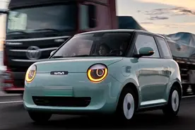 有的糯米娇生惯养，有的糯米驰骋沙场！
#糯玉米 #性能猛兽 #汽车摄影