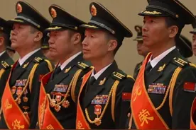 武警江西总队隆重举行2025年度警官退役仪式！（傅明钟 毛志炜 徐章伦）#光荣退役 #退伍不褪色视频封面