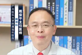 遭受过重大打击的人会有什么心理问题？ #涨知识 遭受过重大打击的人可能会面临一系列的心理问题，这些问题可能因人而异，但通常包括以下几个方面：
第一，创伤后应激障碍（PTSD）：这是一种由于经历或目睹极端、恐怖或生命威胁事件后出现的心理反应。患者可能会反复经历创伤事件的闪回，对与创伤相关的事物产生回避心理，并出现持续的警觉性增高，如易怒、失眠等。
第二，情感反应迟钝或情绪低落：遭受重大打击后，个体可能长时间陷入情感低谷，对周围事物失去兴趣，感到绝望、沮丧，甚至出现情感麻木的状态。
第三，焦虑和抑郁：持续的负面情绪可能导致焦虑和抑郁症状的出现。患者可能感到无法摆脱的紧张和不安，对未来失去信心，甚至出现自杀念头。
第四，自我认知的改变：经历重大打击后，个体的自我认知可能受到影响，出现自卑、自责等负面情绪，甚至产生自我厌恶和自残行为。
第五，人际关系障碍：由于心理创伤，个体可能在人际交往中表现出冷漠、退缩或攻击性行为，难以建立和维护健康的人际关系。
第六，生理反应：心理创伤还可能导致一系列的生理反应，如失眠、食欲不振、体重下降或增加、免疫系统功能下降等，这些生理反应进一步加剧了心理问题的复杂性。
需要注意的是，每个人的心理承受能力和反应方式不同，因此遭受重大打击后的心理反应也会有所差异。面对这些问题，及时寻求专业的心理咨询和治疗是非常重要的。#硬核健康科普行动  @创作灵感小助手
