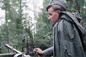 它是二战最优冲锋枪之一 采用优质铬镍钢制造 以狙击枪标准生产 #武器 #武器科普 #武器装备 #武器讲解 #武器知识视频封面